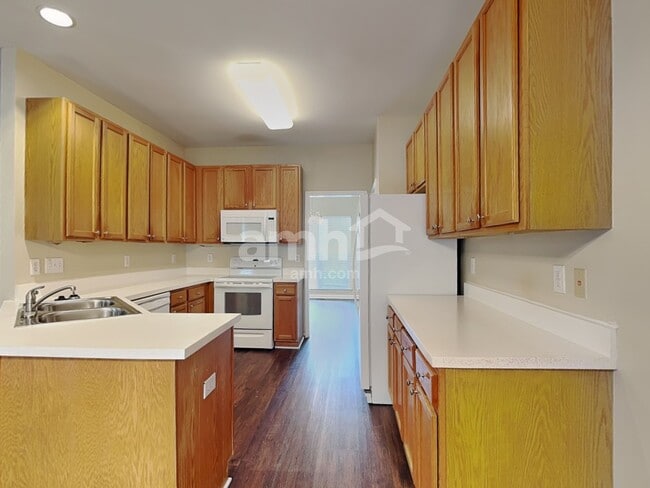 Photo - 612 Hanska Way