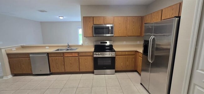 Photo - 911 Gloucester Ct