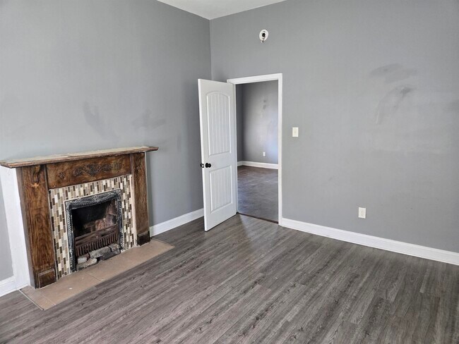 Photo - 142 Angelus St