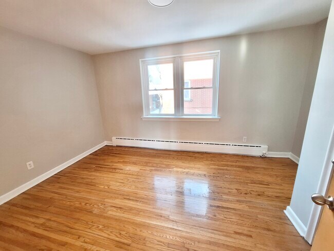 Photo - 1 Osler Court, Hamilton, Dundas