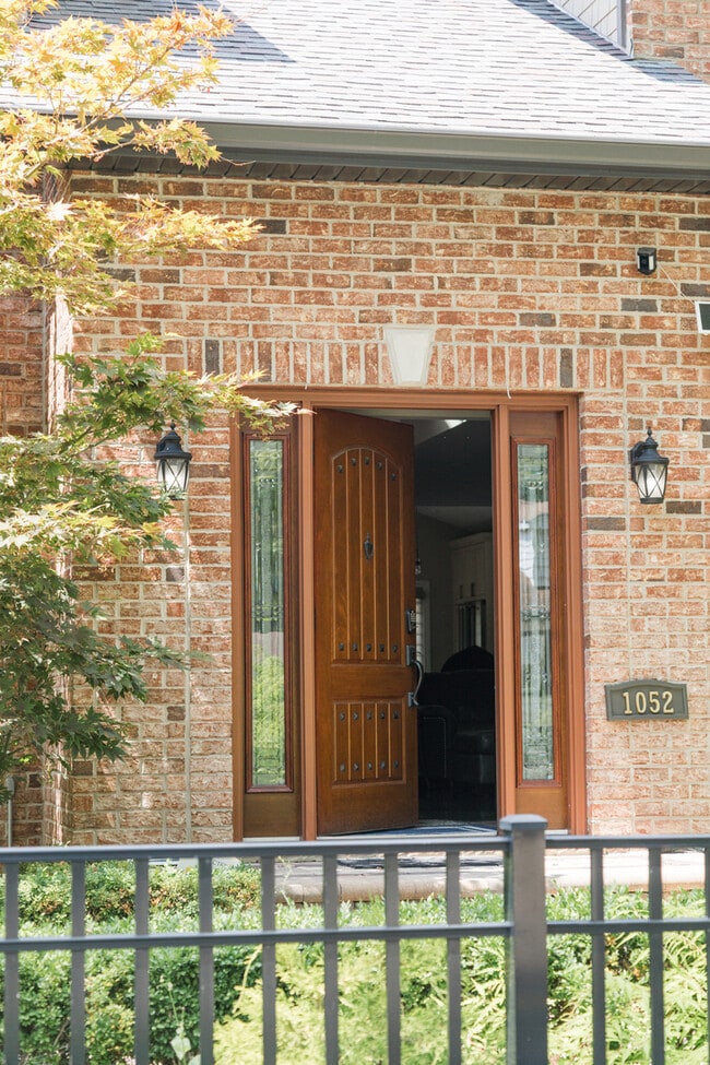 Photo - 1052 Margret St