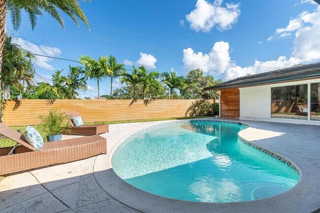 Building Photo - 2197 NE 61st Ct