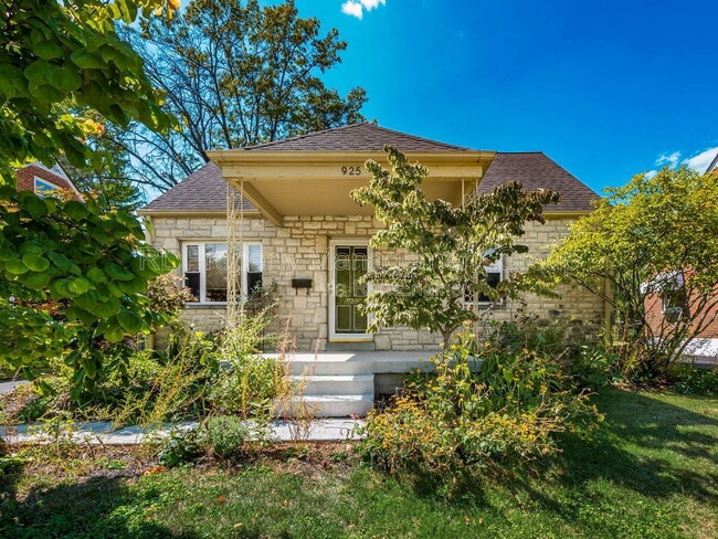 Building Photo - 925 S Chesterfield Rd Rental