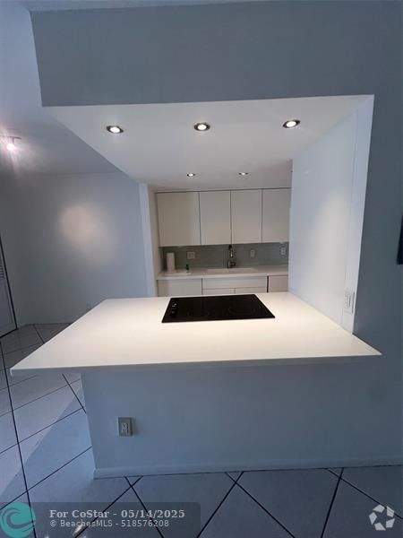 Building Photo - 1407 NE 56th St Unit 315 Rental