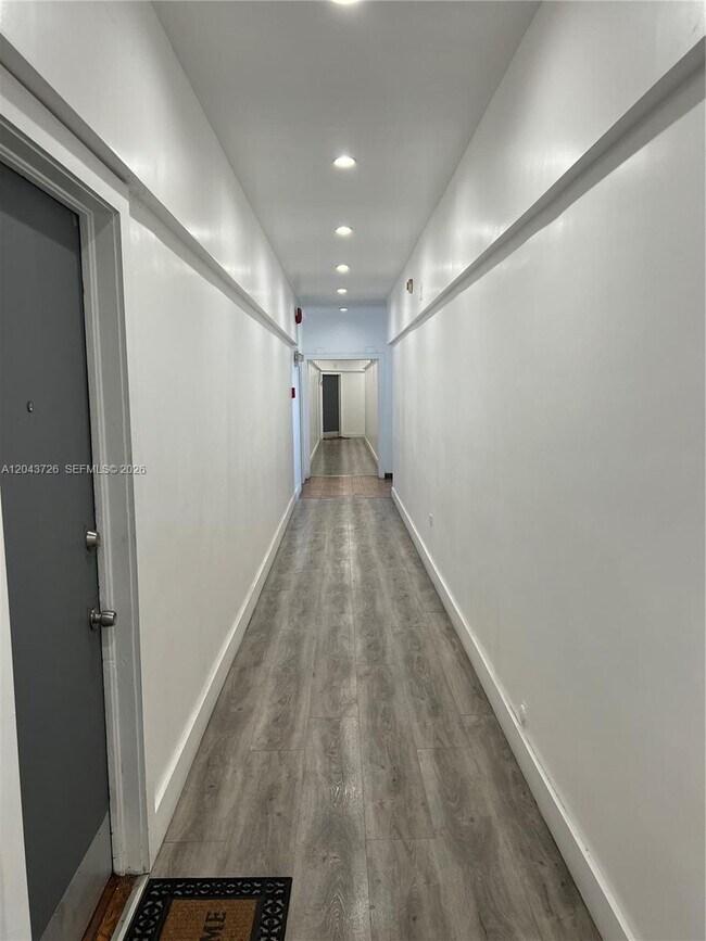 Photo - 1895 SW 22nd St Unidad #5