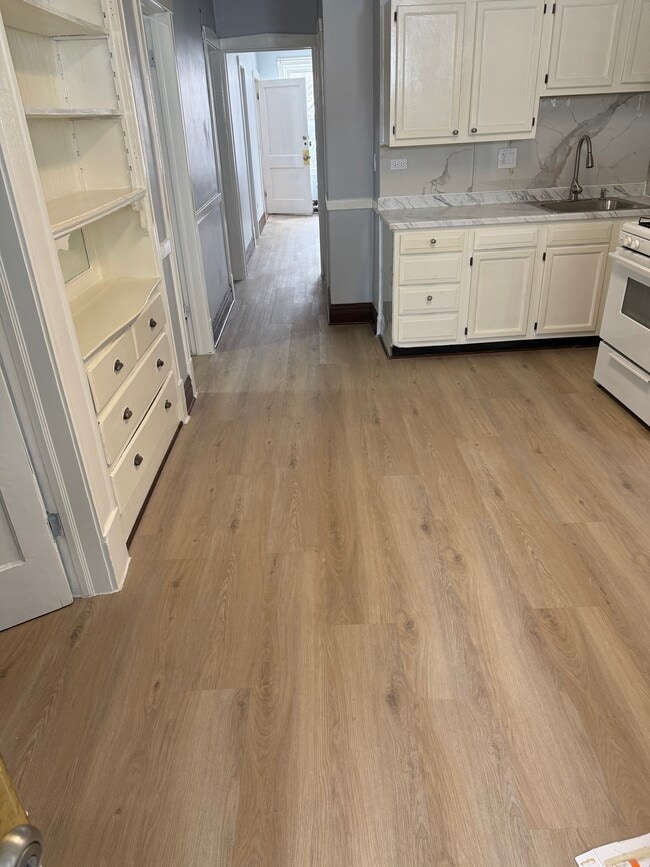 Building Photo - 3344 S Wood St Unit Apartment 1