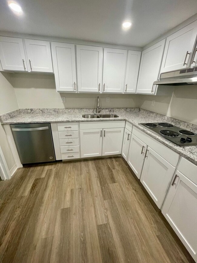 14 Lockwood Dr Unit 1E