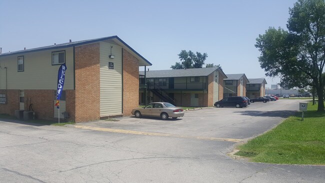 Photo - Cedar Crest Apartments