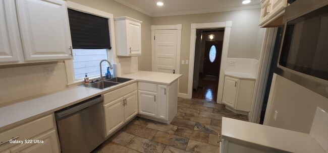 Photo - 524 Bowen St