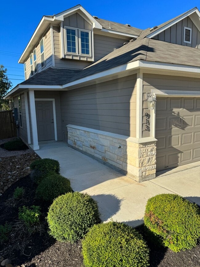 Photo - Fabulous Townhome Located minutes to Gruene and Downtown New Braunfels!