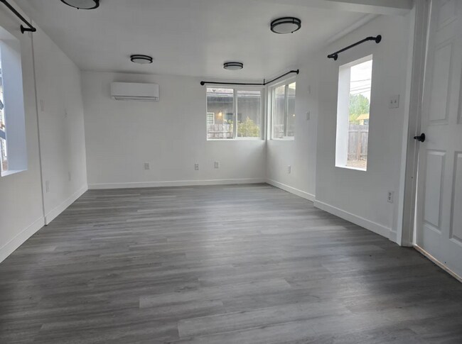 Photo - 214 Stark St Unit 214 Stark St  #4