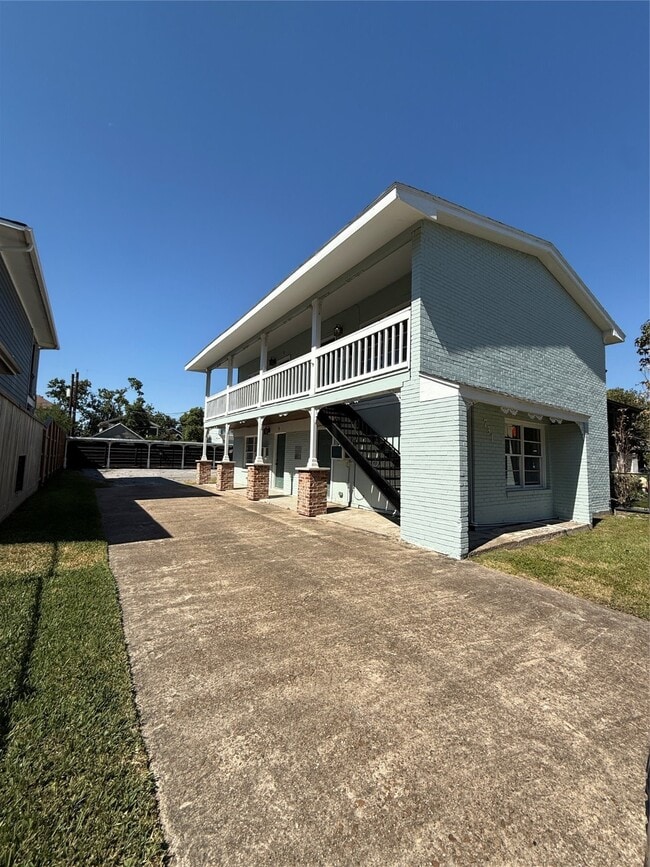 Photo - 731 Columbia St