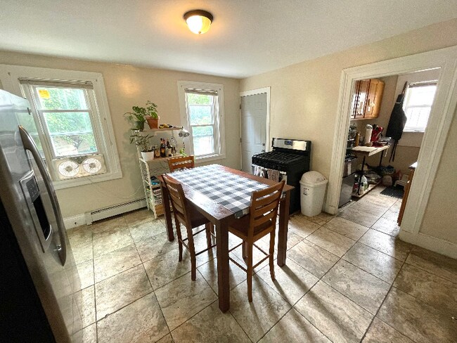 Photo - 385 Pine St Unidad 2