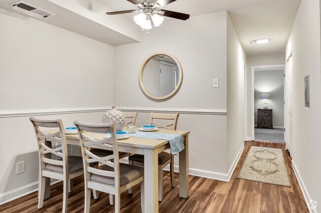 2BR, 1BA - 881SF - Maple - Dining Room