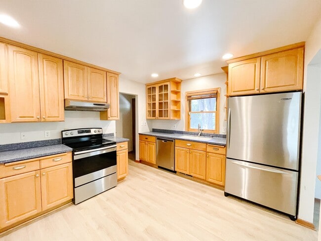 Building Photo - 1172 Highview Dr