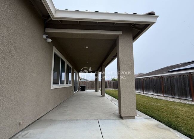 Photo - 681 Bacarra St