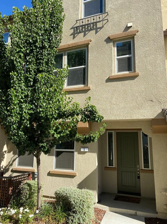 Livermore, Gorgeous Townhome 4 bed/3.5 bat... - Livermore, Gorgeous Townhome 4 bed/3.5 bat...