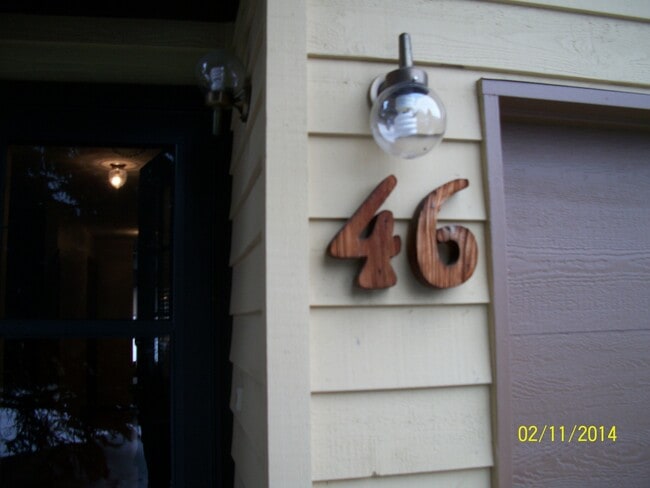 Building Photo - 3 Bedroom, 2.5 Bathroom Townhouse Near Downtown Bozeman