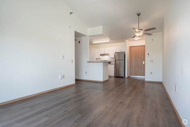 1BR, 1BA - 680SF - Living Room