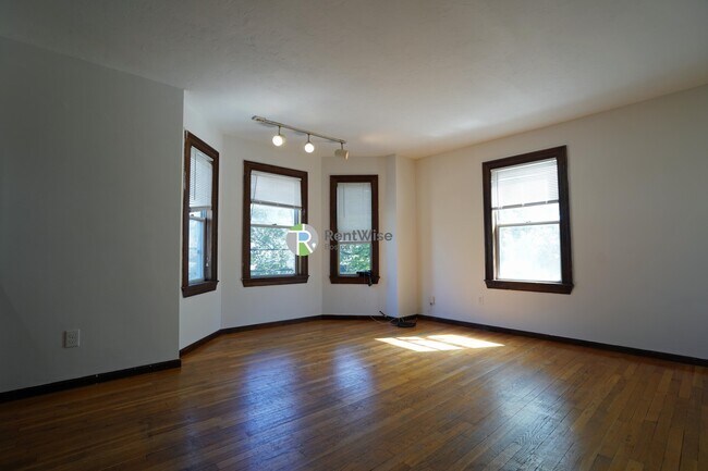 Photo - 87 Sheridan St