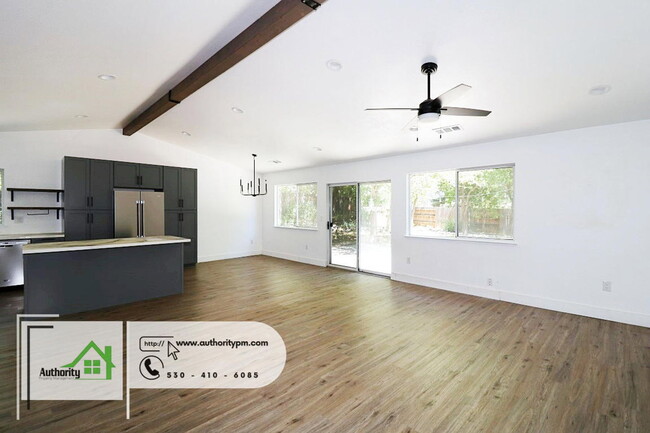 Photo - 2151 Hemingway St