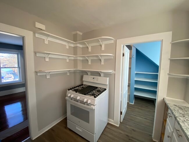 Building Photo - 67 Boynton St Unit 2ND Floor