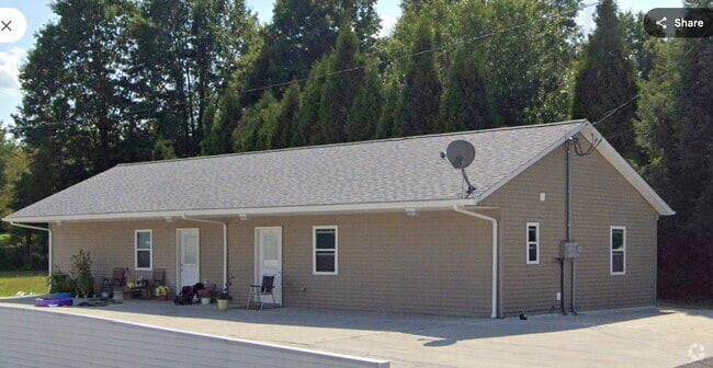 Building Photo - 2141 Wood St Unit Apt C