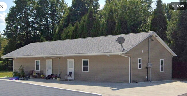 Building Photo - 2141 Wood St Unit Apt C