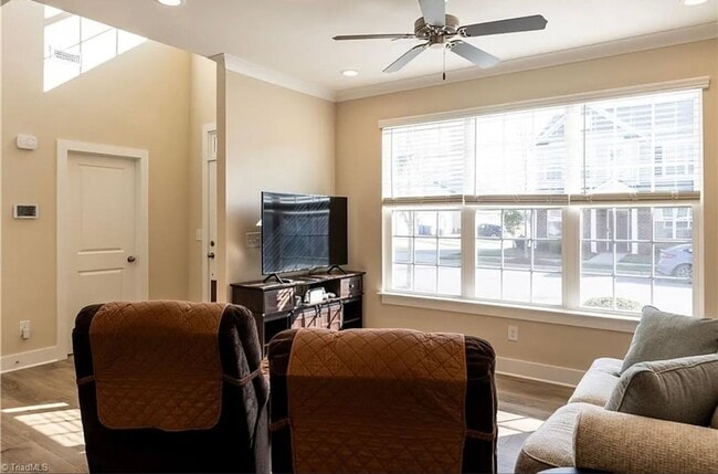 Photo - Beautiful 3Bed/2.5Bath Townhome located in...