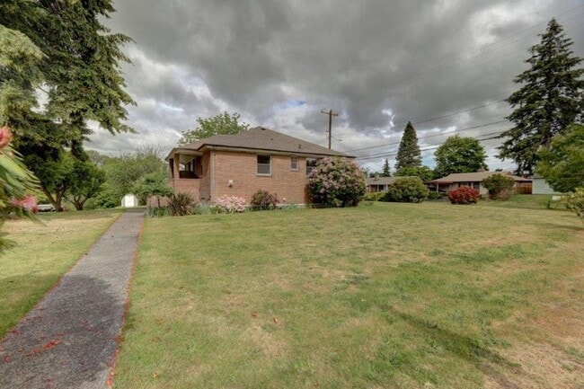 Photo - Newly renovated light filled 2 bedroom home with views of Rainer in Bryn Mawr-Skyway!