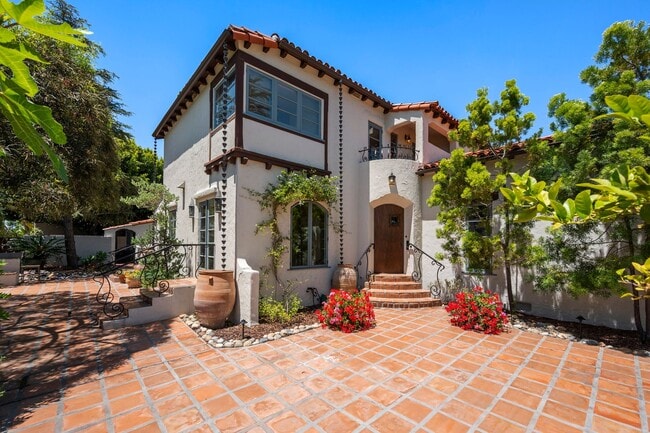 Photo - Kensington Exceptional Location 4Bed 3.5 Bath Private Gated Spanish Estate like property