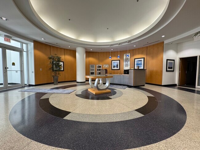 Photo - 757 N Orleans St Unidad 812