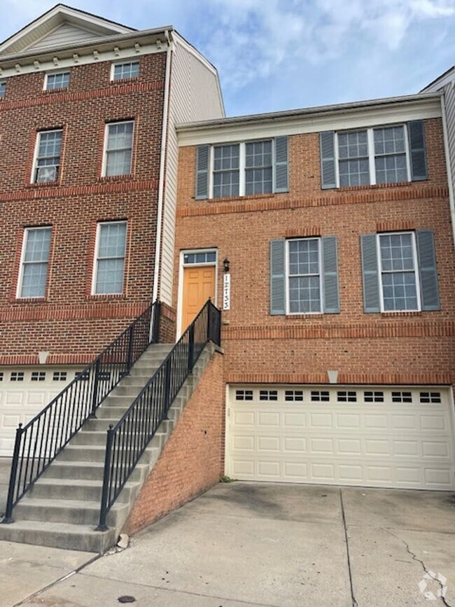 Building Photo - SPACIOUS TH IN CLARKSBURG Rental