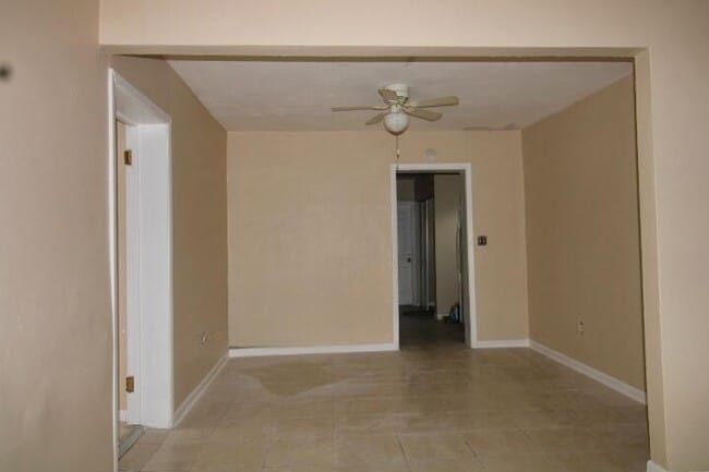 1417 W 32nd St