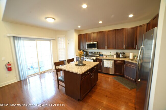 Photo - 23 McCormick Ave N