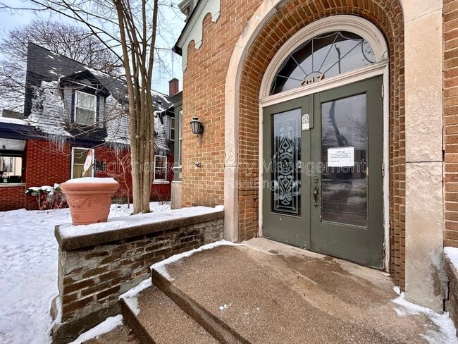 Photo - 317 Prospect Ave NE Unit 3