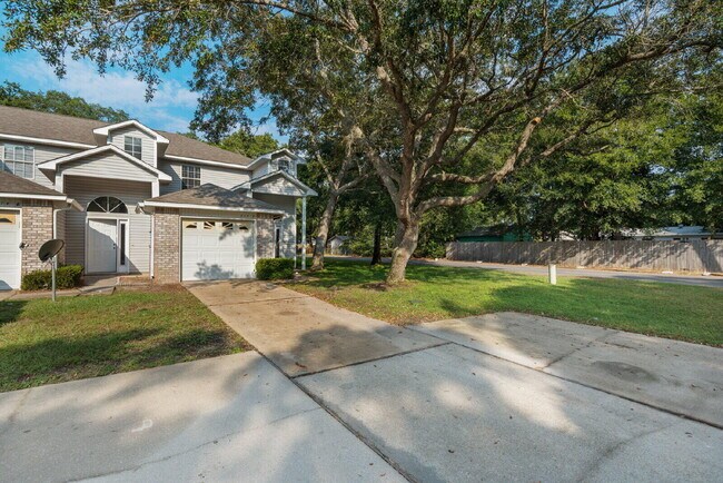 Photo - 212 Tooke St