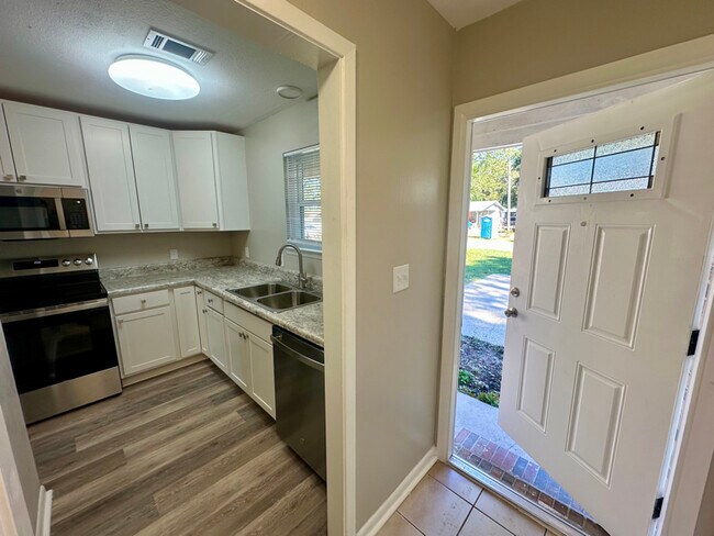 Photo - 6307 Jack St