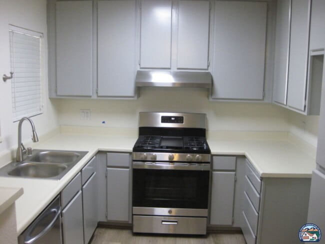 Building Photo - 1100 Rodeo Dr Unit 737RD Rental