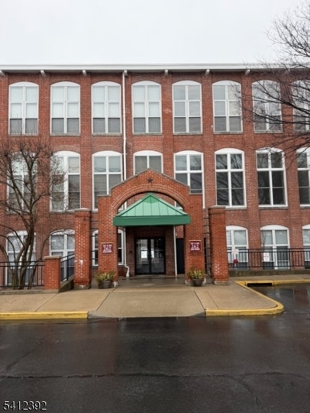 Building Photo - 262 Main St Unit 107