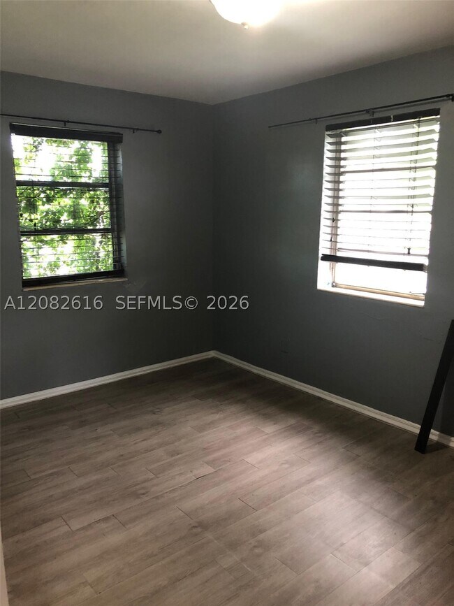 725 SW 8th St Unit A