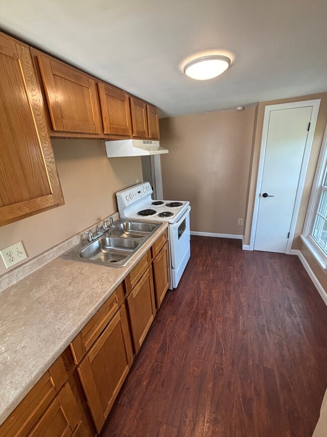 Kitchen - 257 W 1st St Unit 257 W First Street