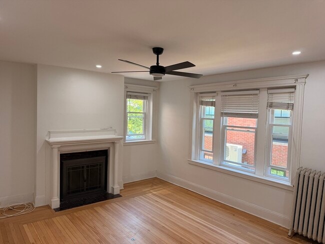 Building Photo - 1768 Beacon St Unit 4