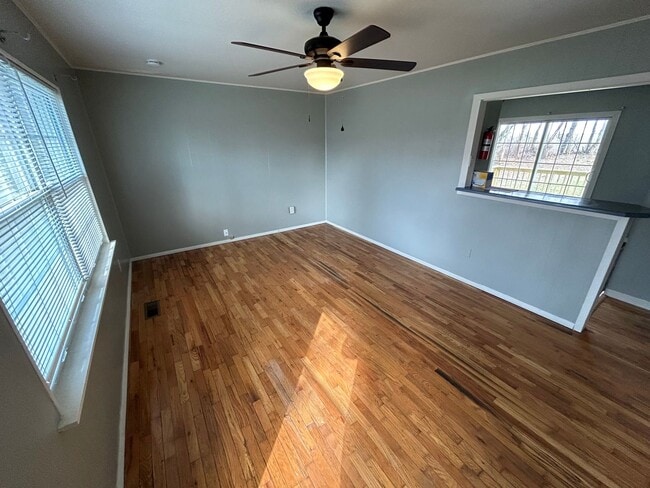 Photo - 3 bedroom, 1 bathroom home only minutes aw...