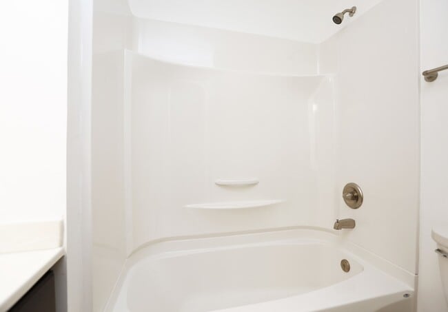 3BR Bathroom - Spring Creek Townhomes