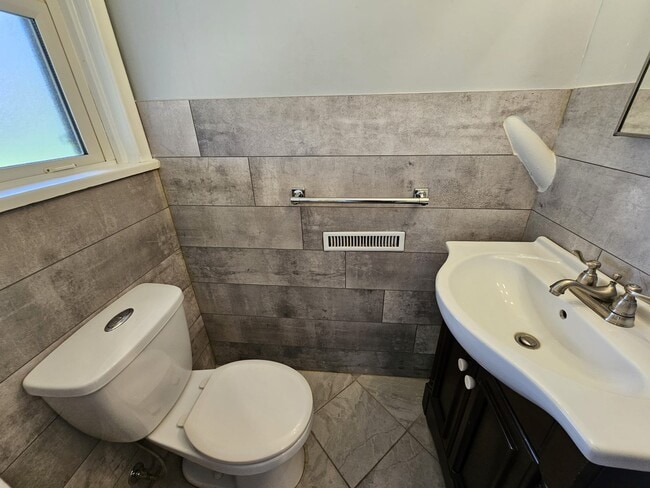 Photo - 99-99 Golden Blvd W