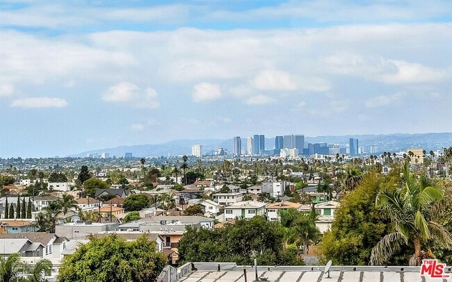 Photo - 4703 Saturn St