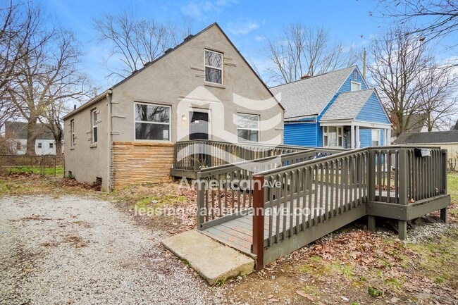 Photo - 2144 Ontario St