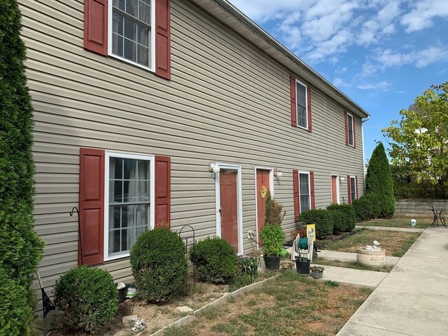 Building Photo - 2 Bedroom 2 Bath Townhouse
