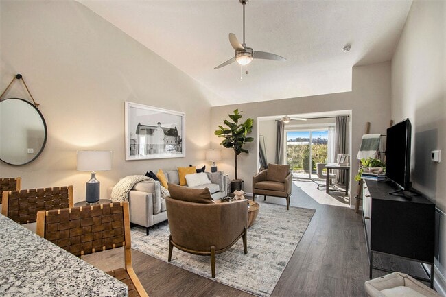 Hermosos diseños abiertos llenos de luz natural - Redwood Powell